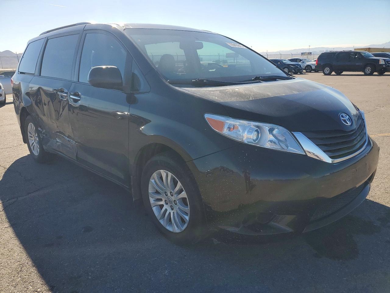 2011 Toyota Sienna Se Premium 8-Passenger - Image 4
