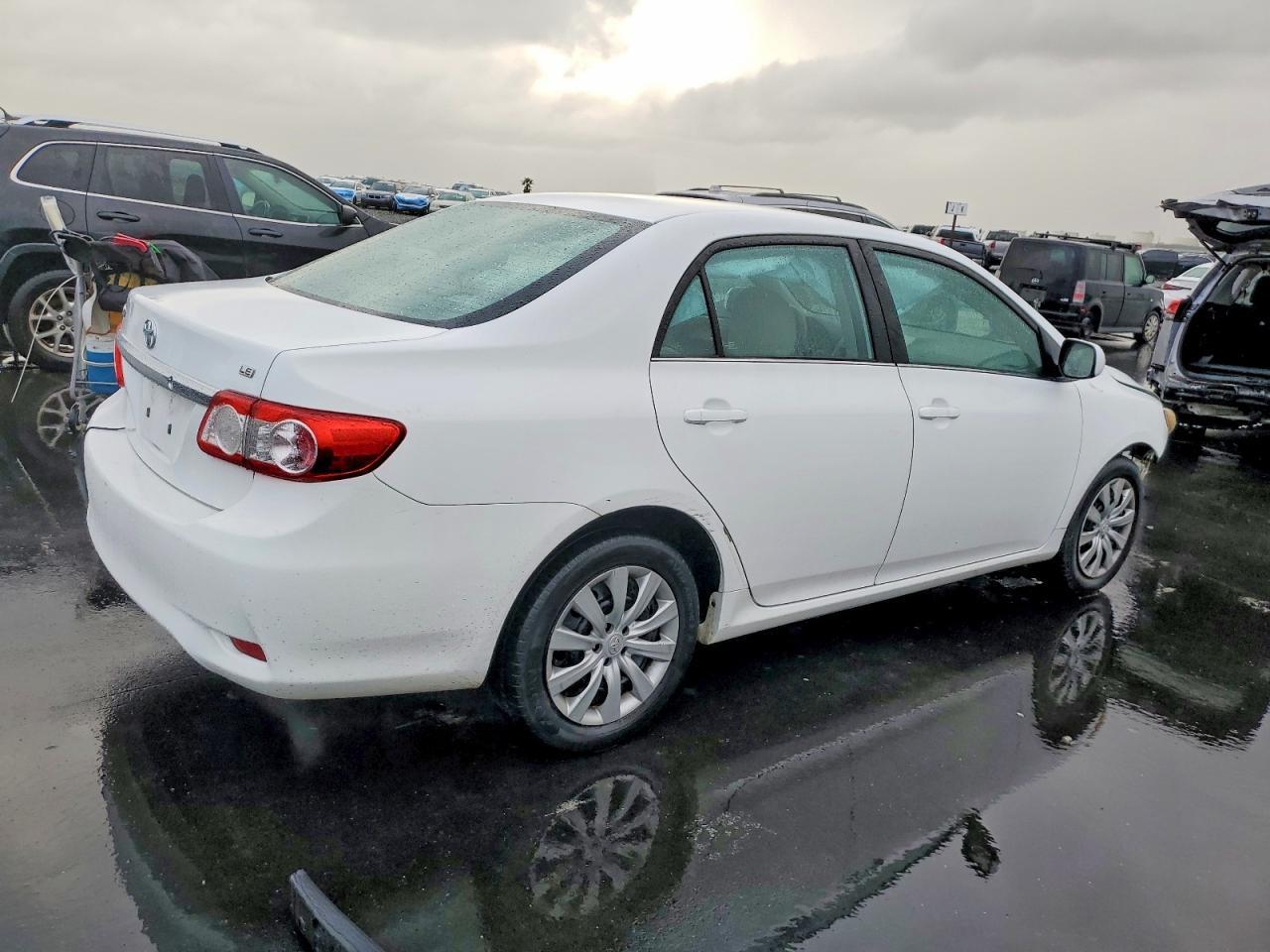 2013 Toyota Corolla Base - Фото 3