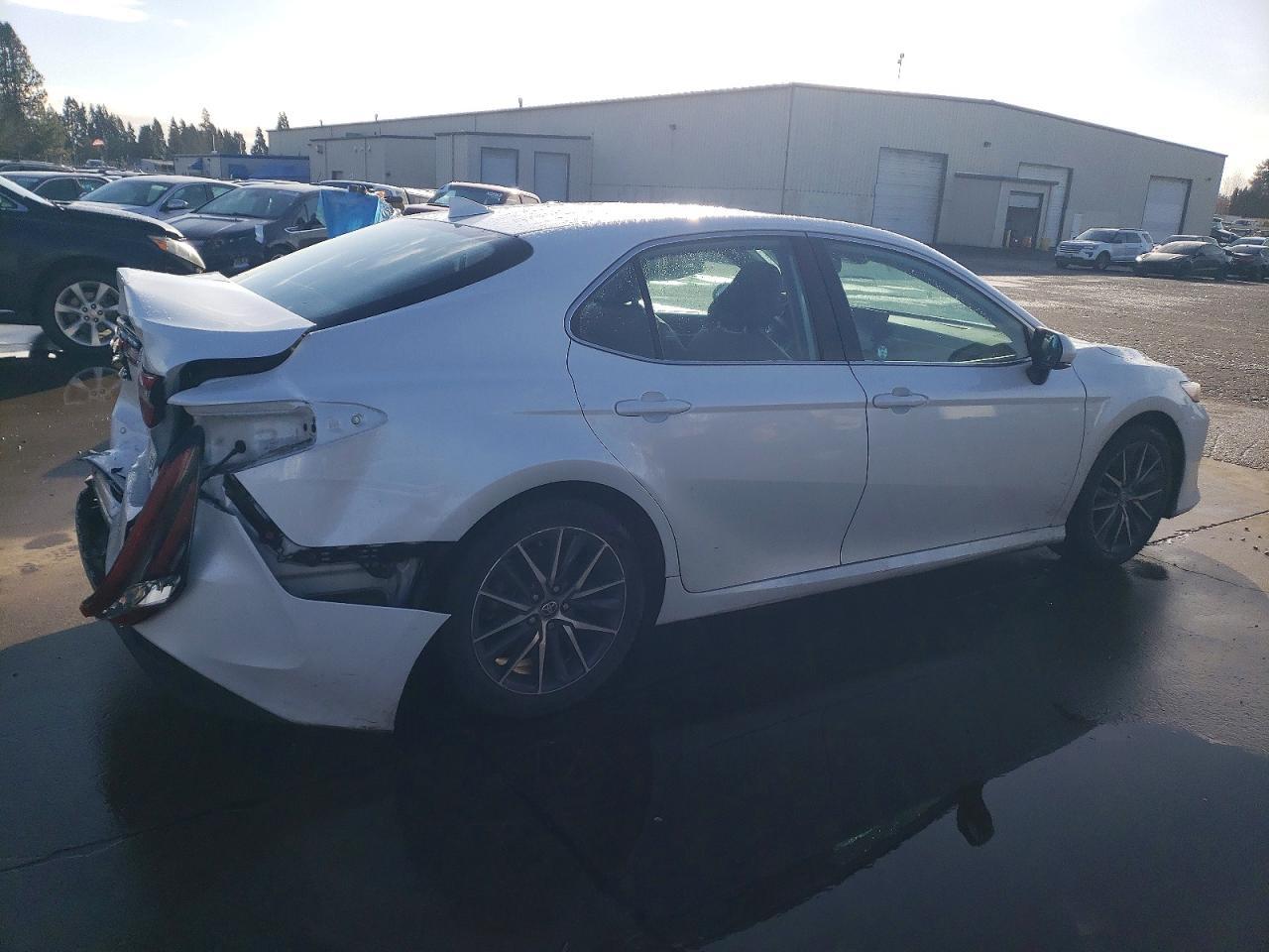 2022 Toyota Camry - Фото 3
