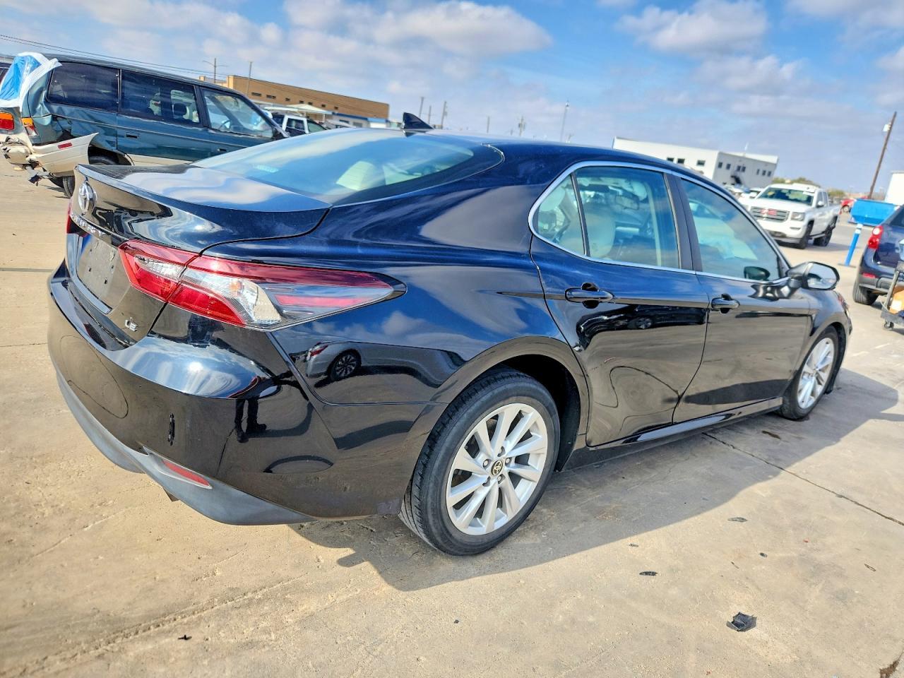 2023 Toyota Camry Le - Фото 3