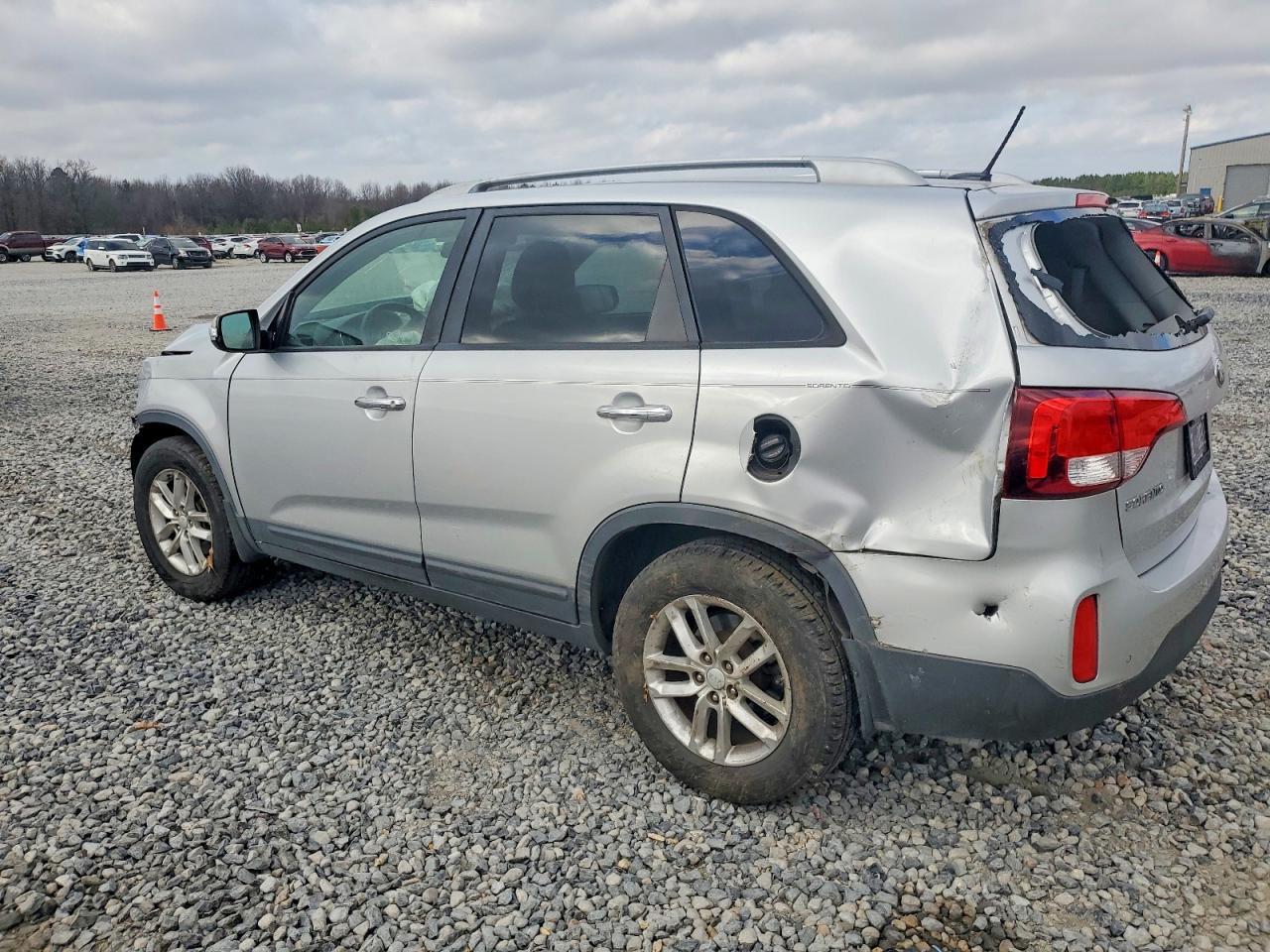2015 Kia Sorento Lx - Image 2