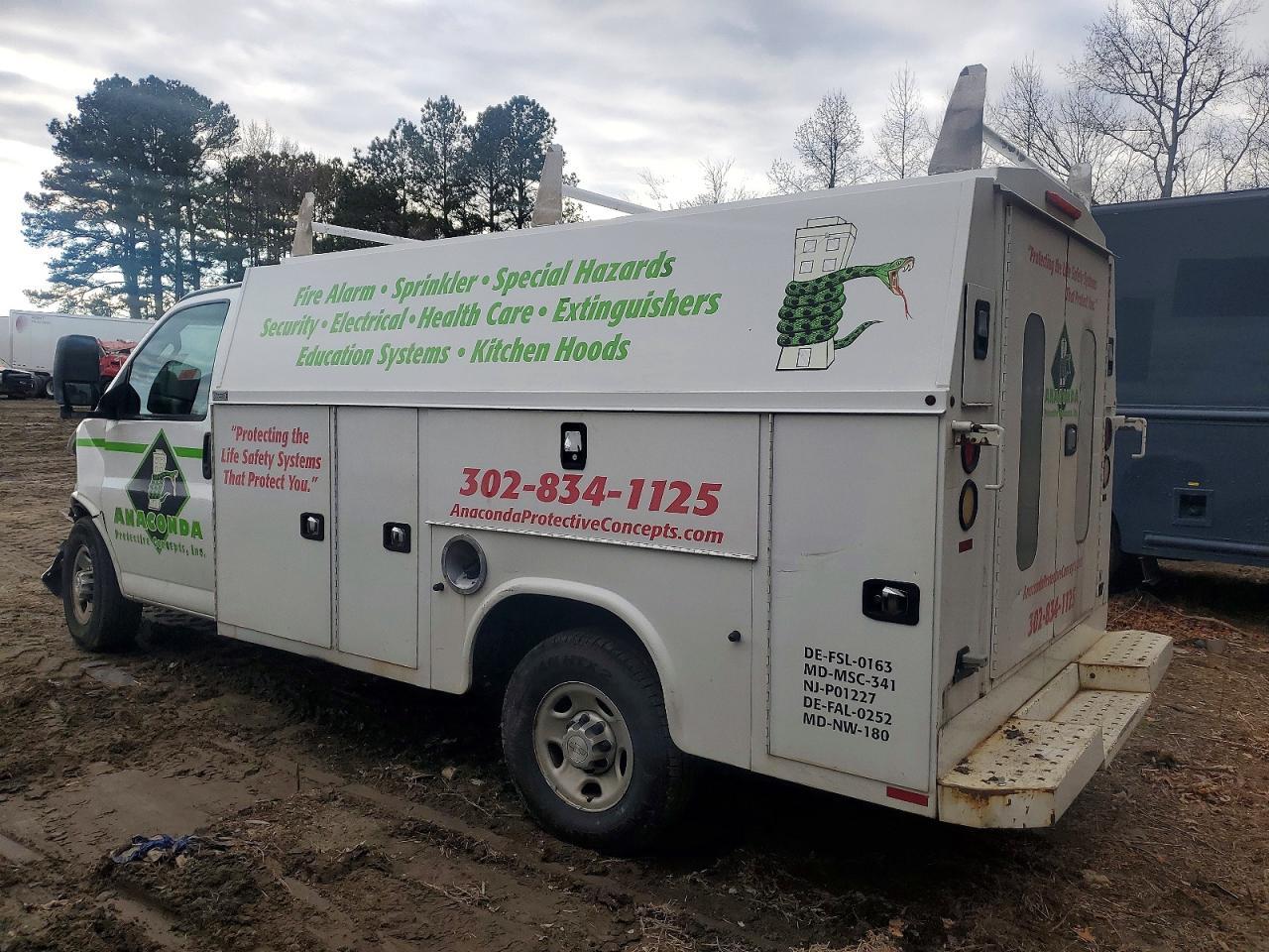 2016 Chevrolet Express Utility / Service Truck - Image 2