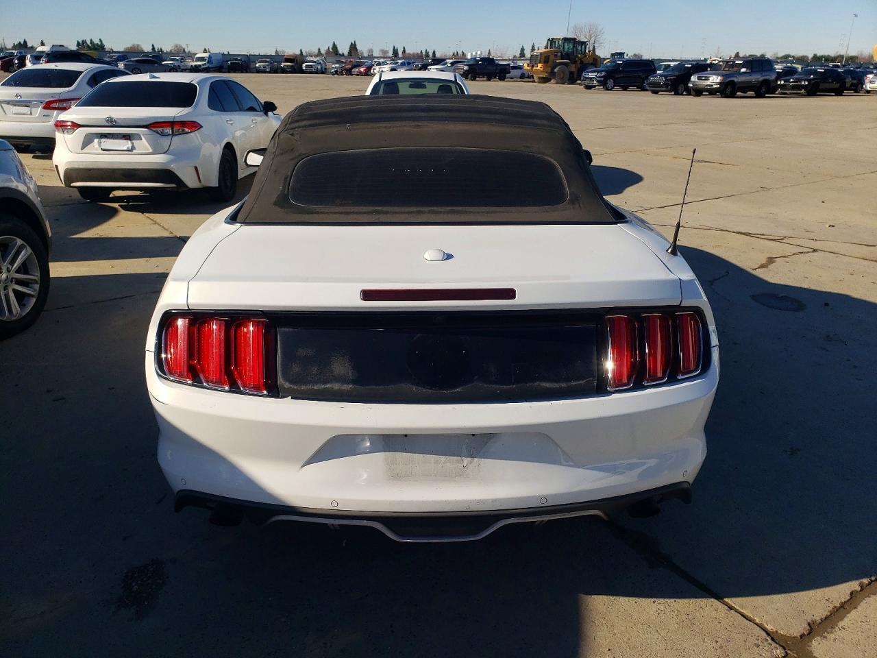 2015 Ford Mustang - Фото 6