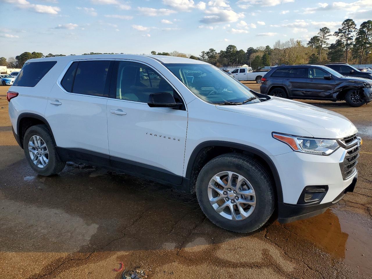 2020 Chevrolet Traverse Ls - Image 4