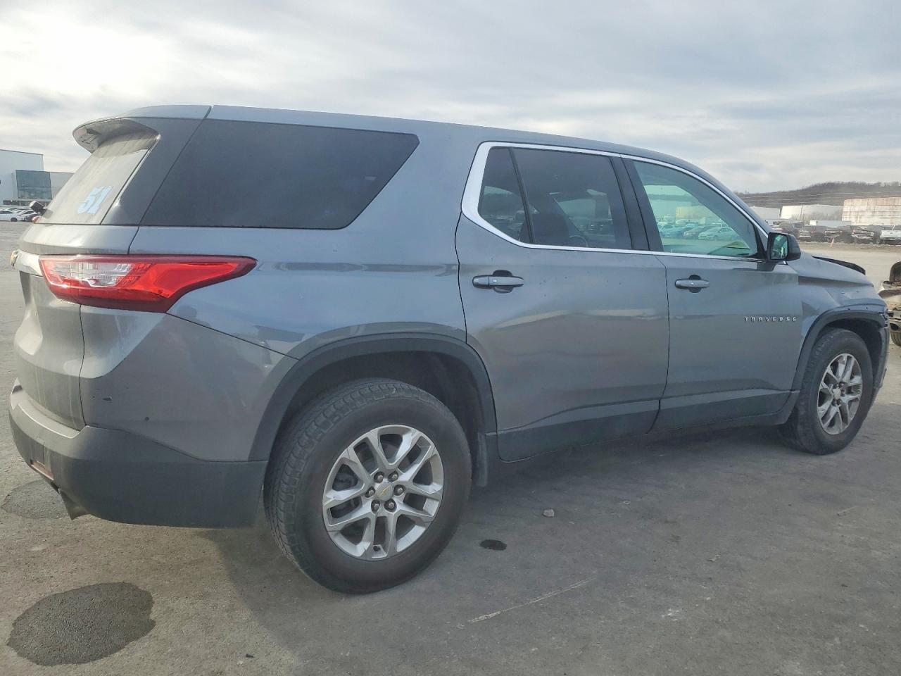 2018 Chevrolet Traverse Ls - Фото 3