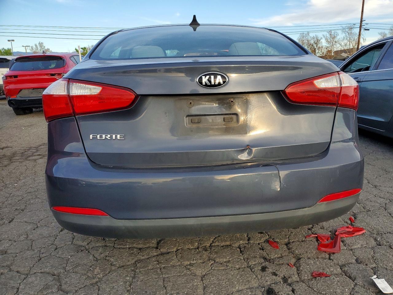 2016 Kia Forte - Image 6