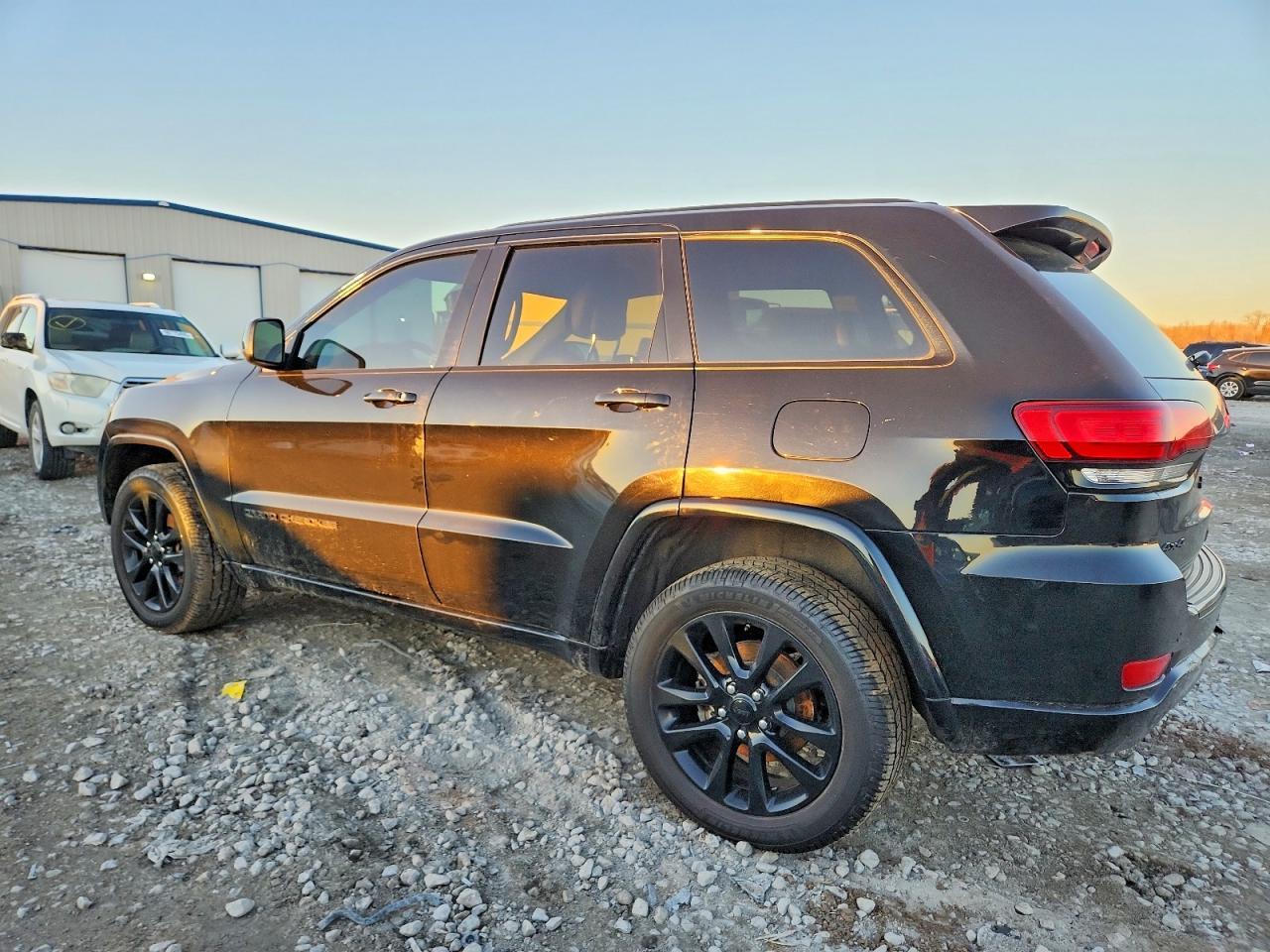 2017 Jeep Grand Cherokee Laredo - Фото 2