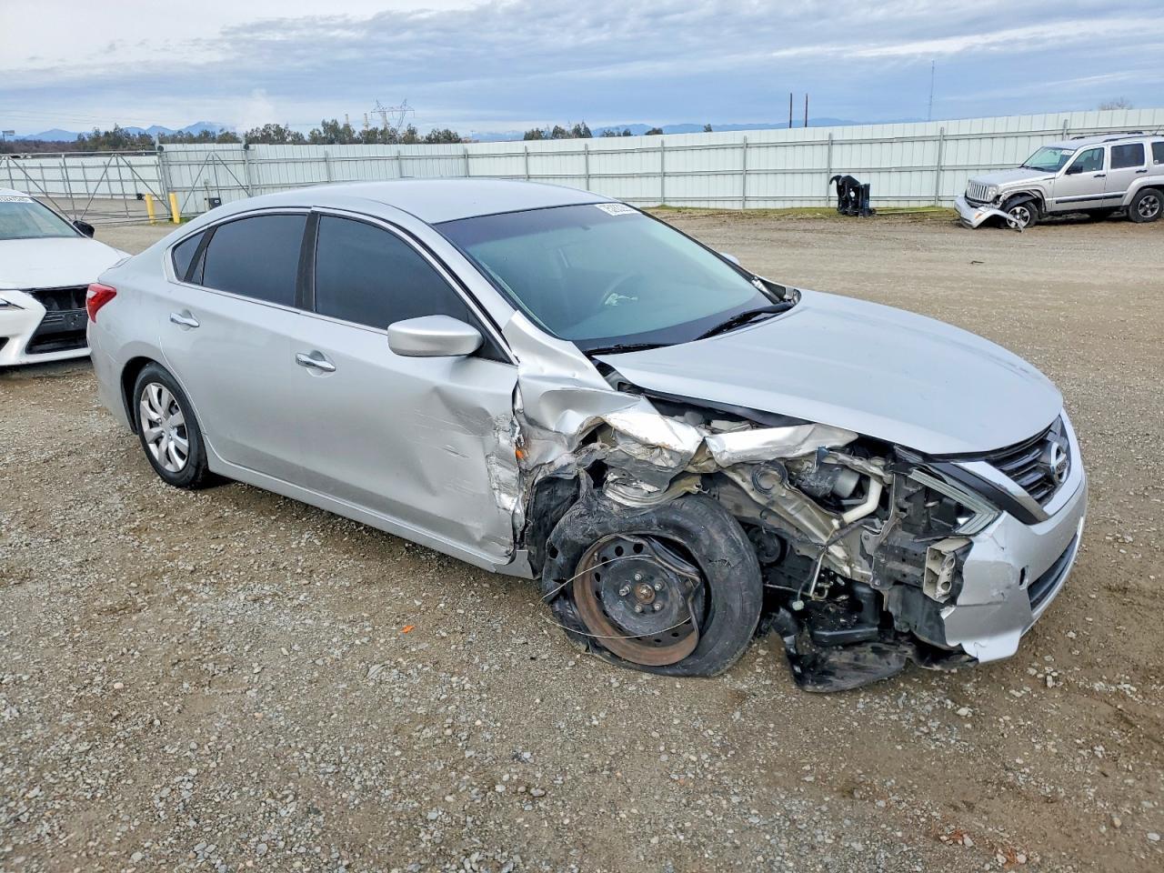 2016 Nissan Altima 2.5 - Image 4