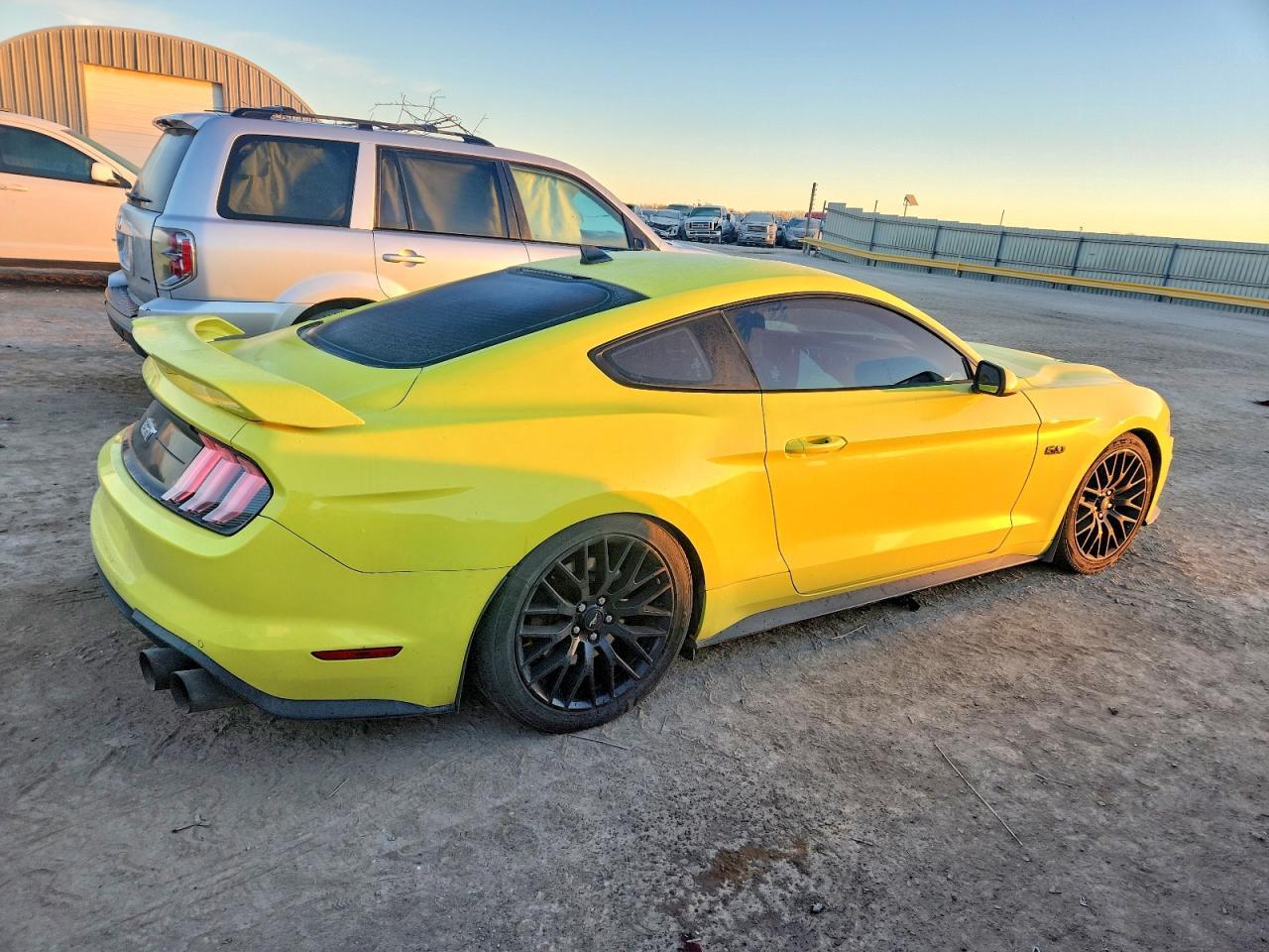 2021 Ford Mustang Gt - Фото 3