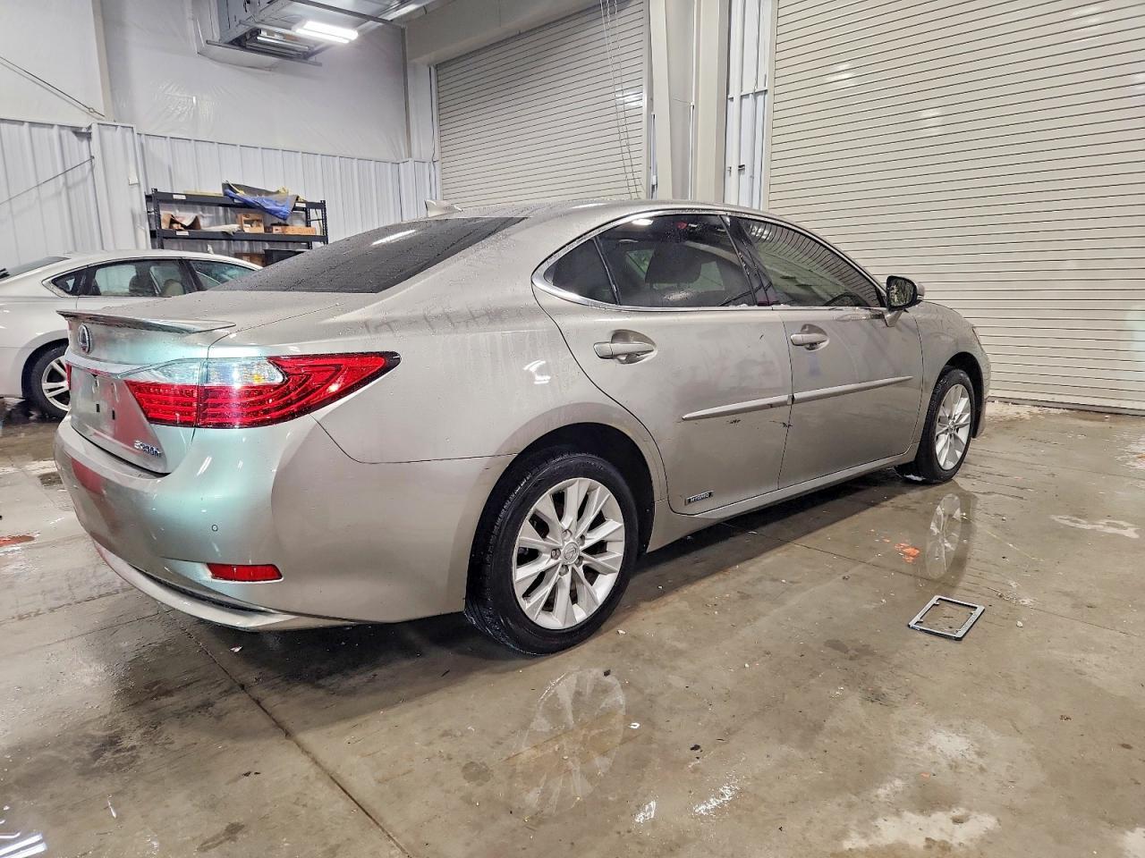 2015 Lexus Es 300H - Фото 3