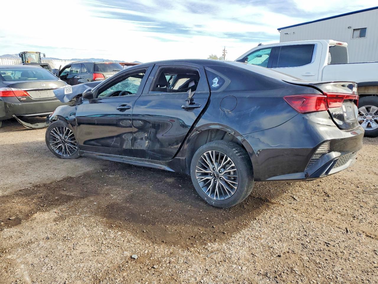 2022 Kia Forte Gt Line - Image 2