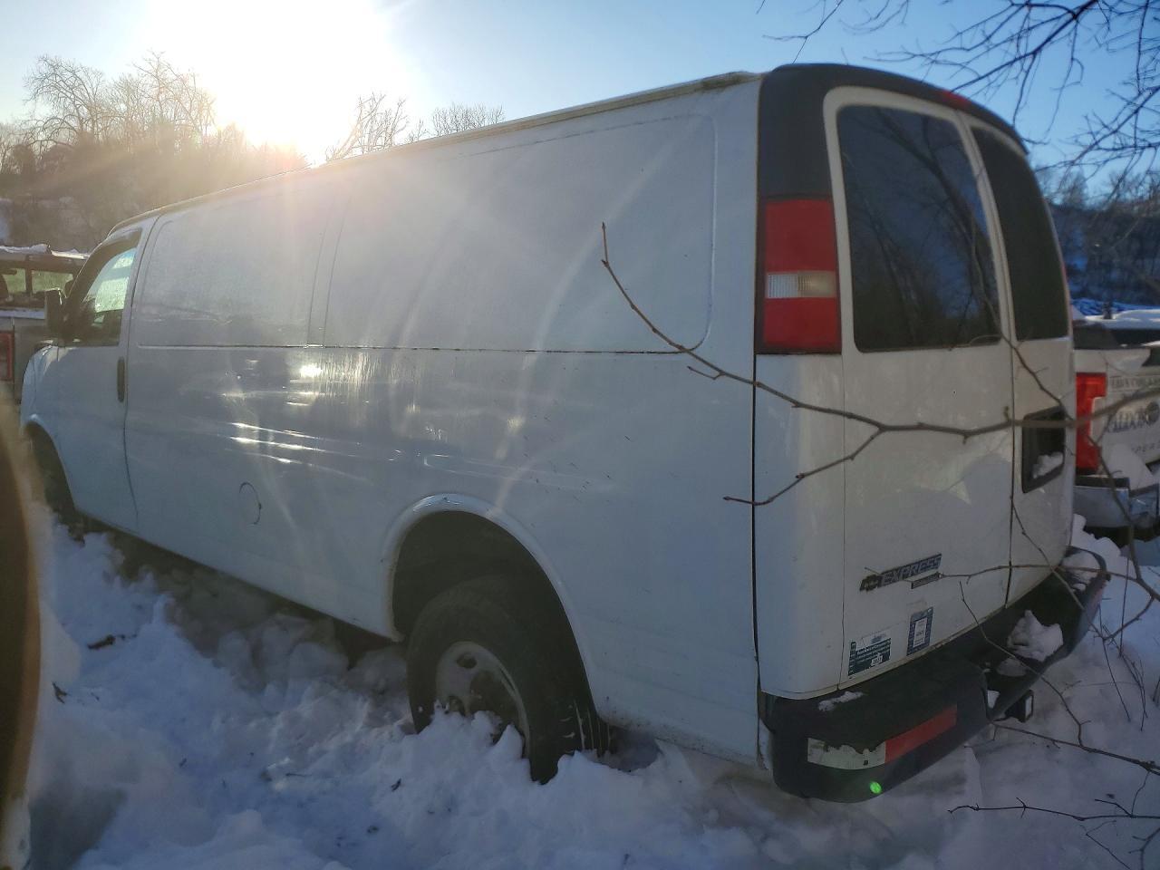 2014 Chevrolet Express 2500 Utility / Service Van - Фото 2