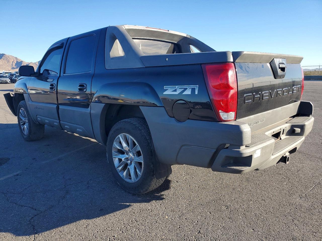 2002 Chevrolet Avalanche K1500 - Image 2