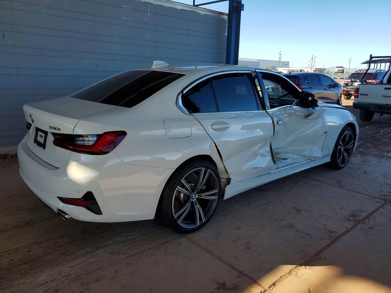 2021 BMW 330I - Фото 3