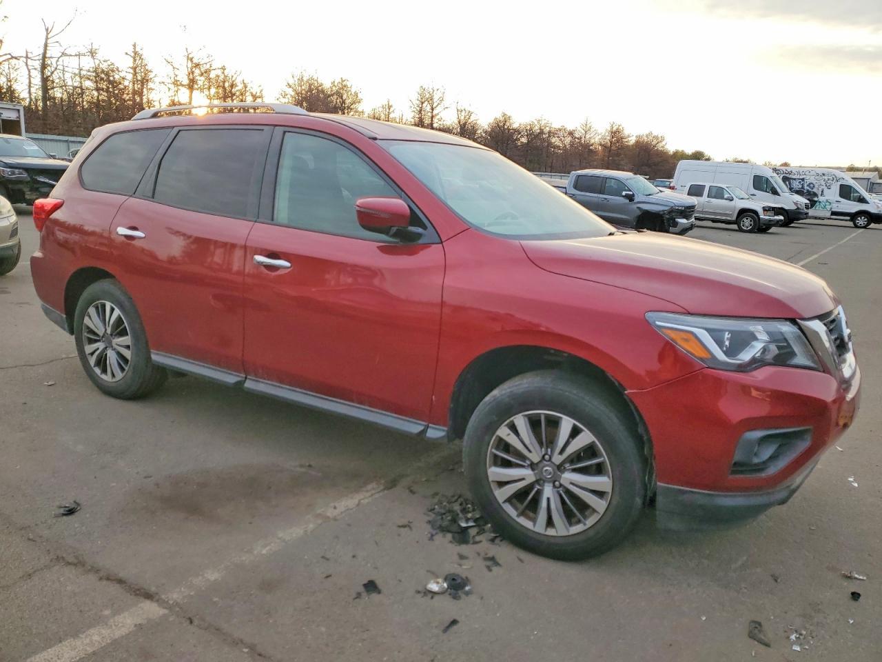 2018 Nissan Pathfinder S - Image 4