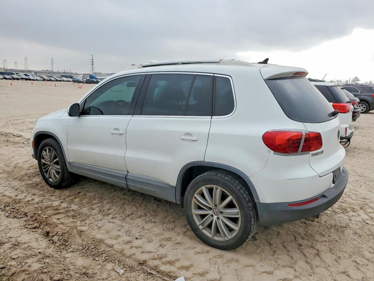 2014 Volkswagen Tiguan S - Фото 2