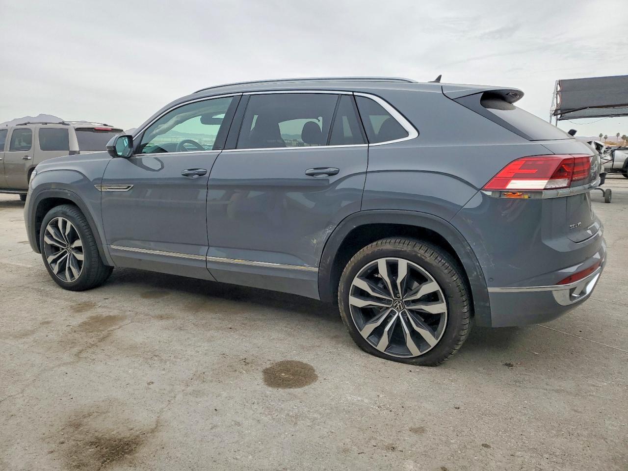 2022 Volkswagen Atlas Cross Sport Sel Premium R-Line - Фото 2