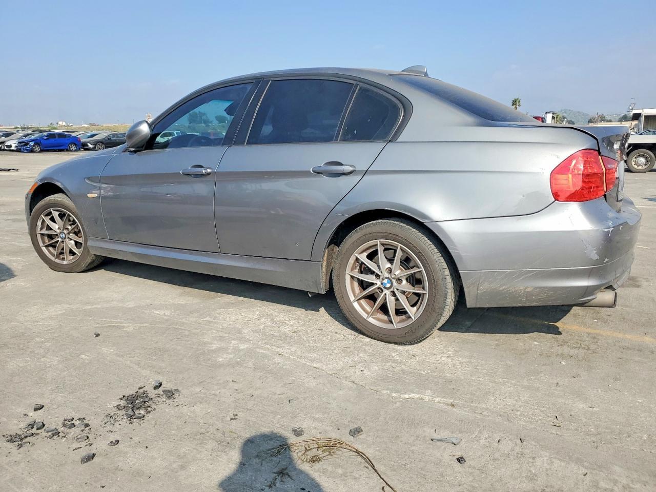 2010 BMW 328 - Image 2