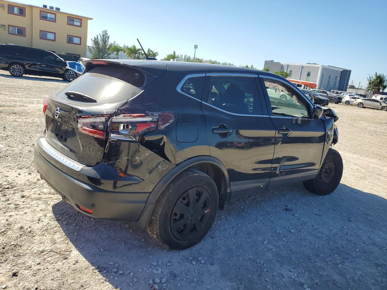 2020 Nissan Rogue Sport S - Image 3