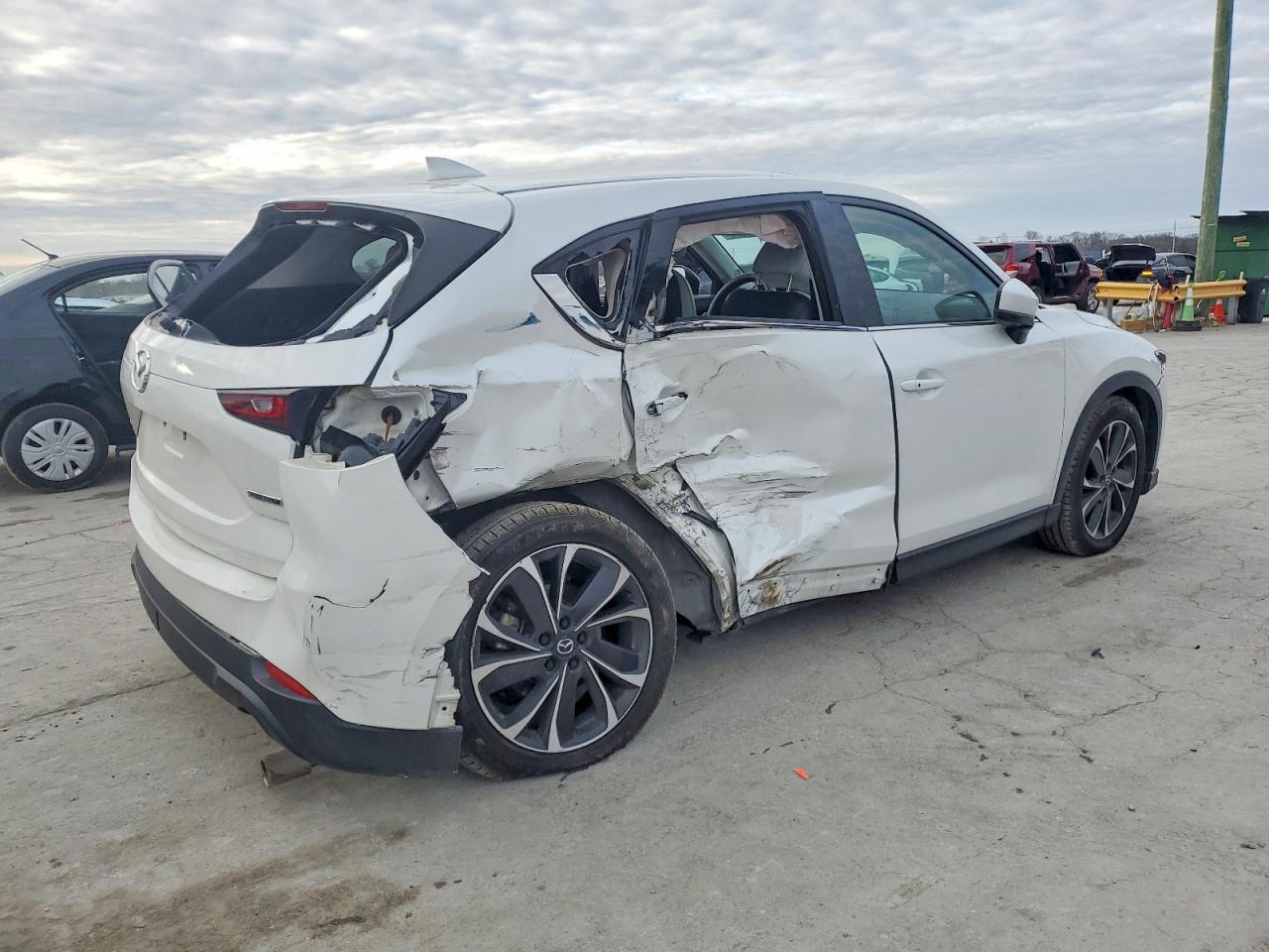 2023 Mazda Cx-5 Premium - Image 3