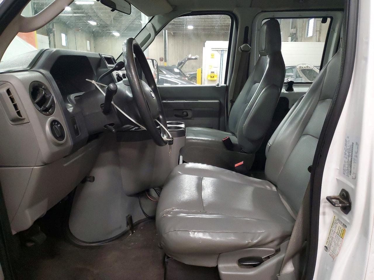 2010 Ford Econoline E350 Super Duty Wagon - Image 7