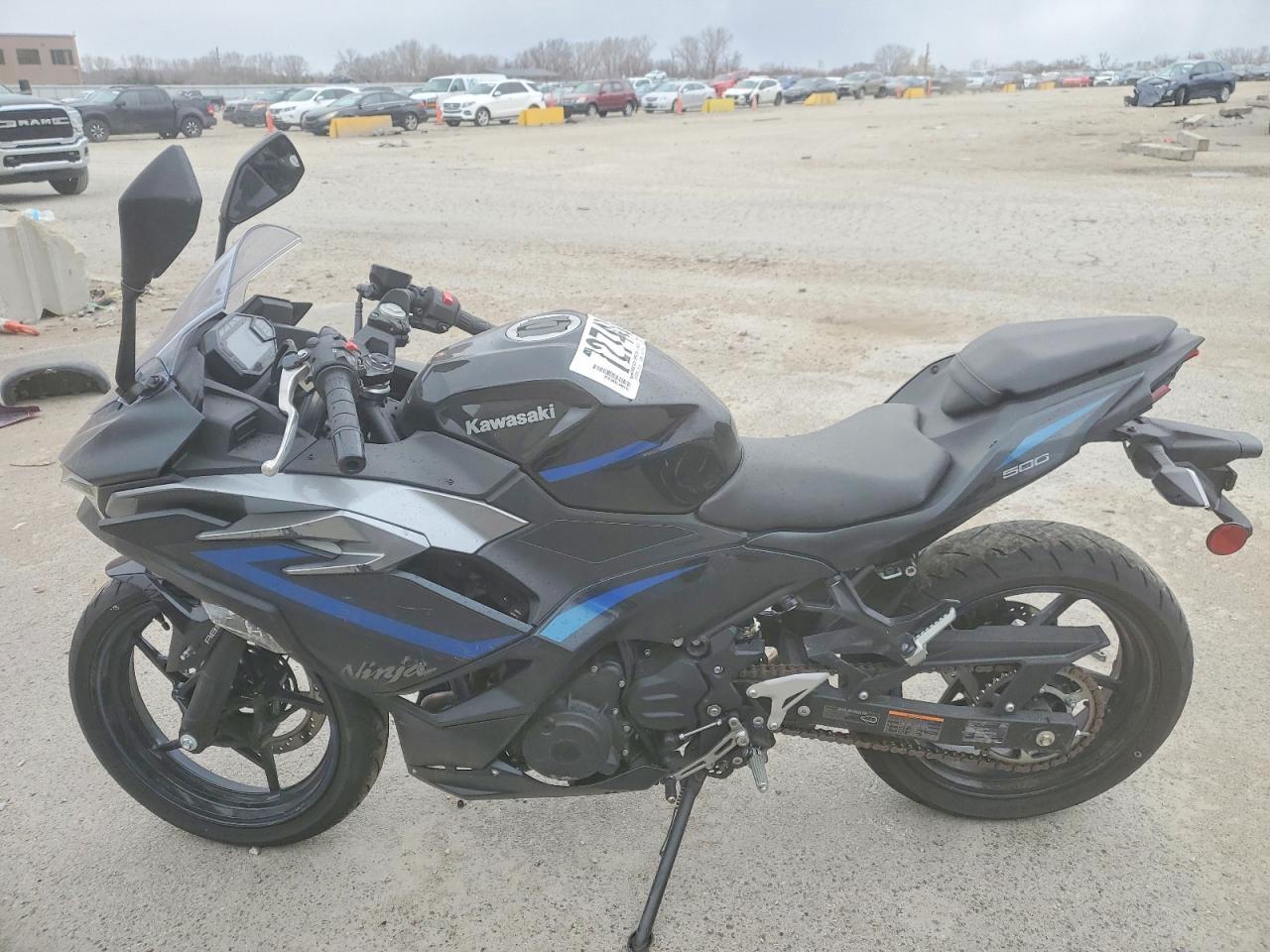 2025 Kawasaki Ex500 - Image 3