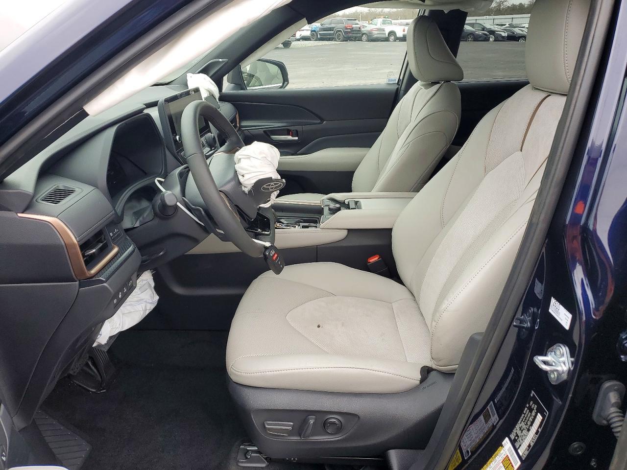 2025 Toyota Grand Highlander Limited - Image 7