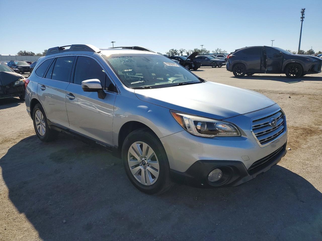 2017 Subaru Outback 2.5I Premium - Image 4