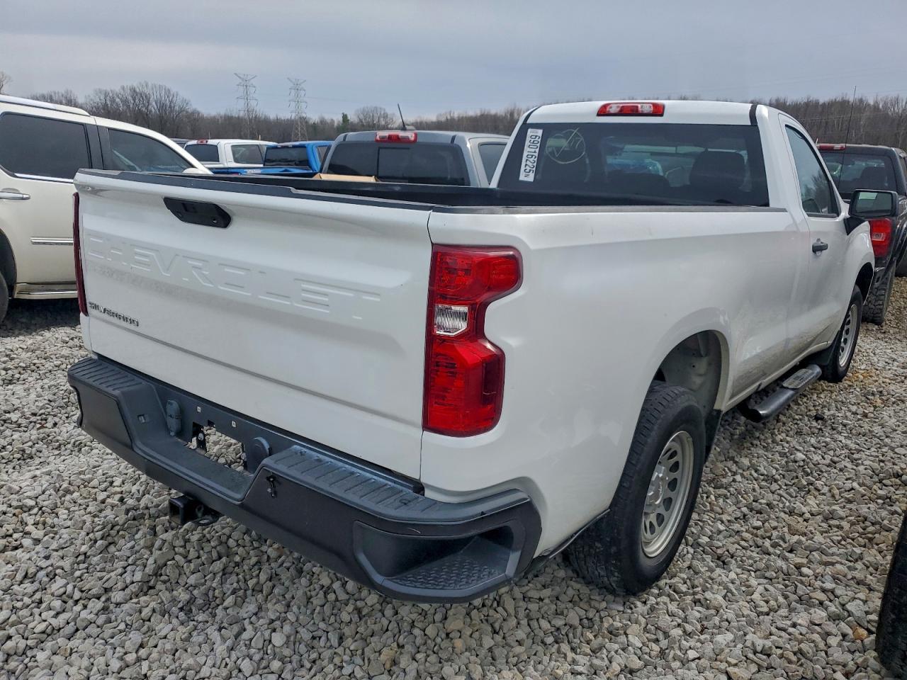 2021 Chevrolet Silverado C1500 - Фото 3