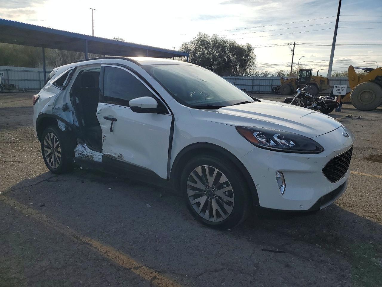 2020 Ford Escape Titanium - Image 4
