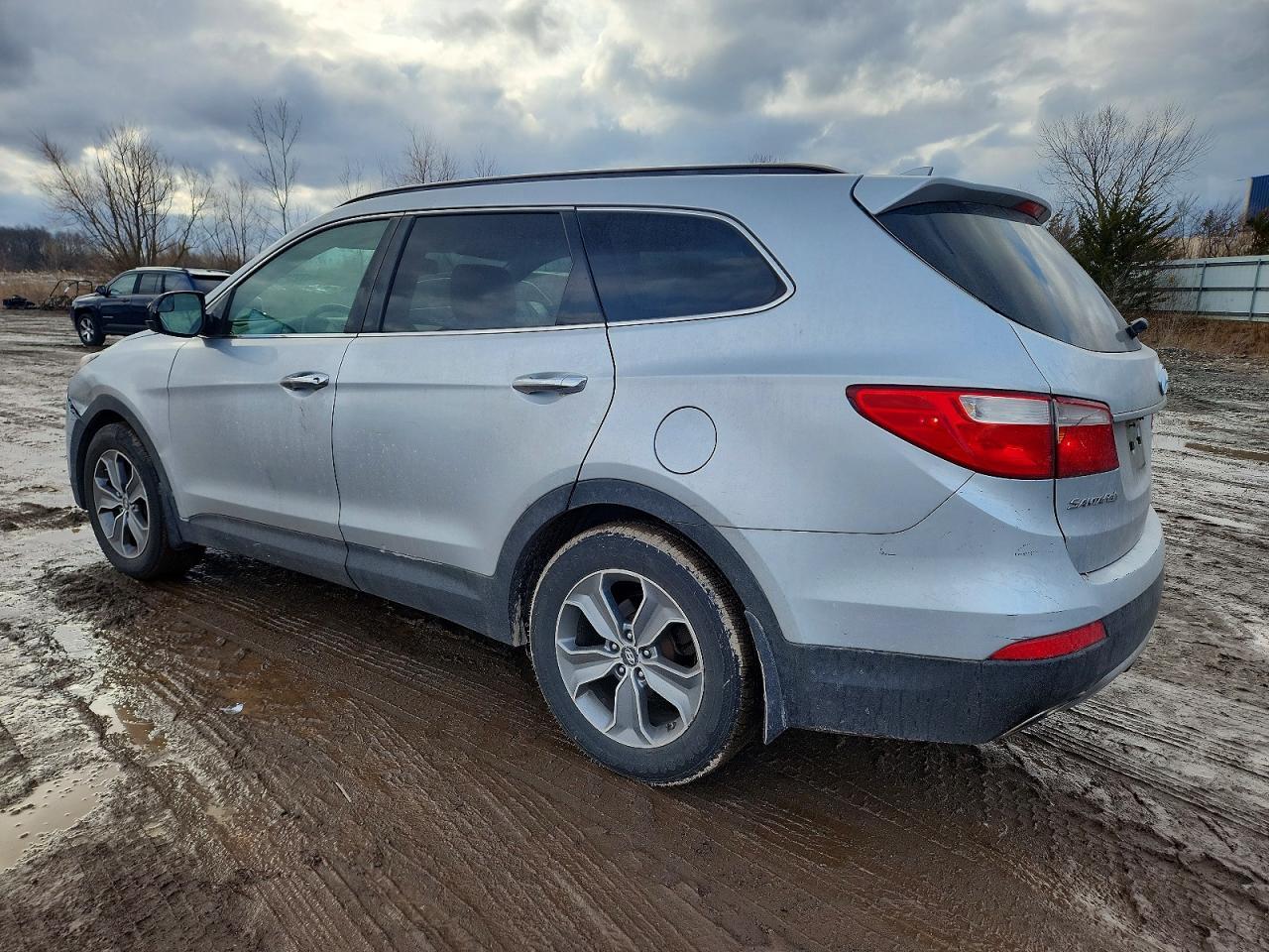 2016 Hyundai Santa Fe - Image 2