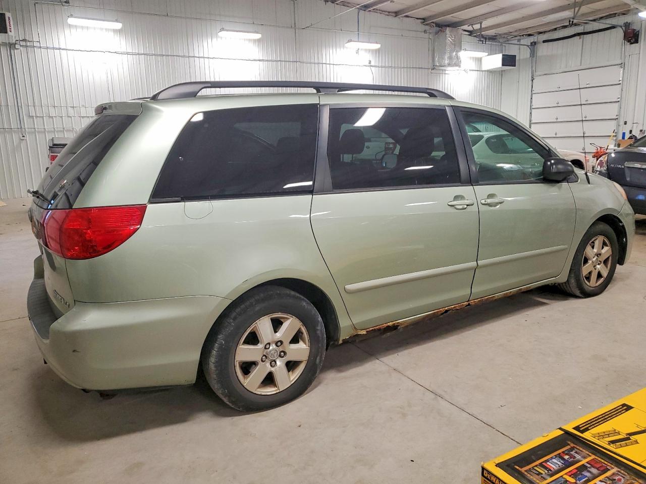 2009 Toyota Sienna Ce - Фото 3
