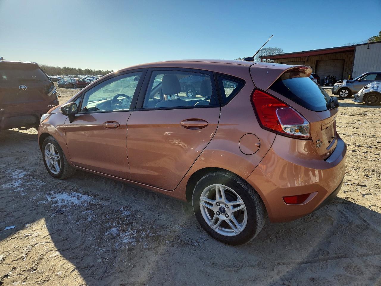 2017 Ford Fiesta Se - Фото 2