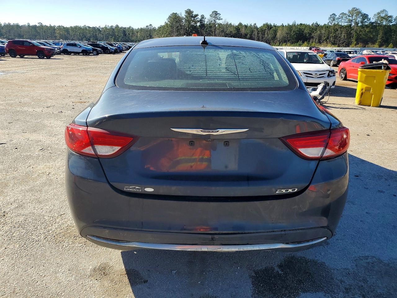 2017 Chrysler 200 Limited - Image 6