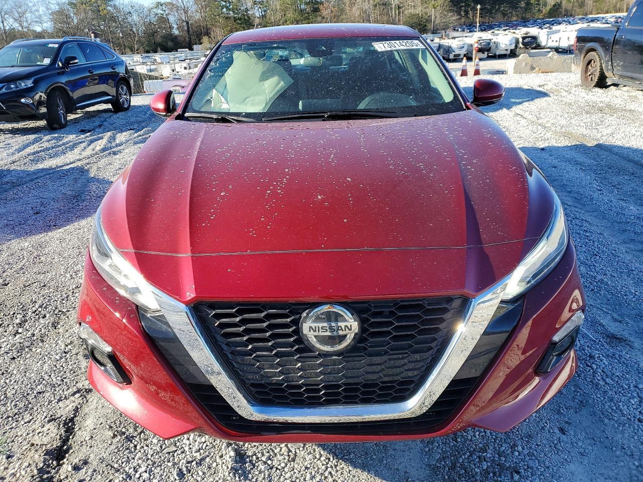 2021 Niss Altima - Image 5