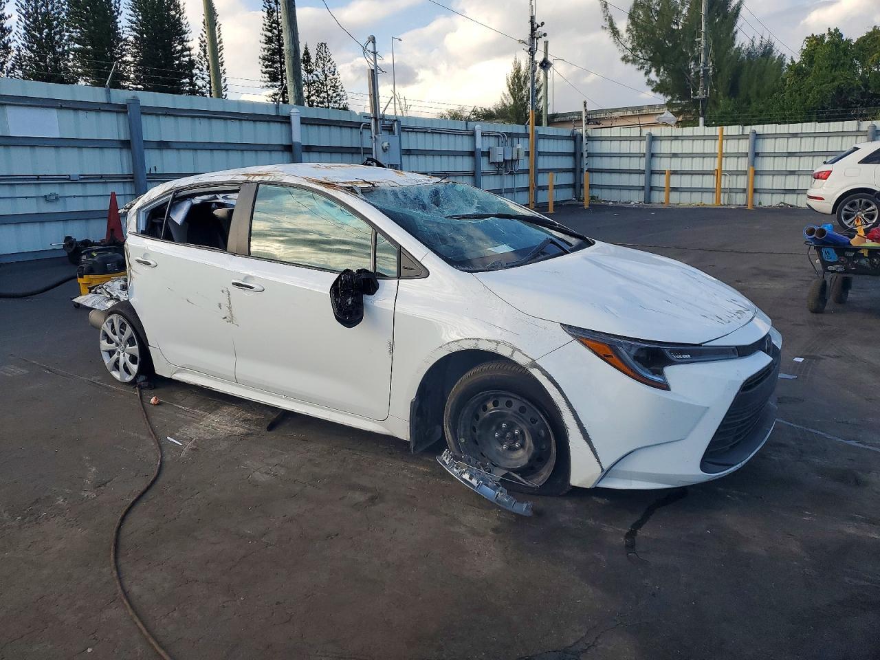 2025 Toyota Corolla Le - Фото 4