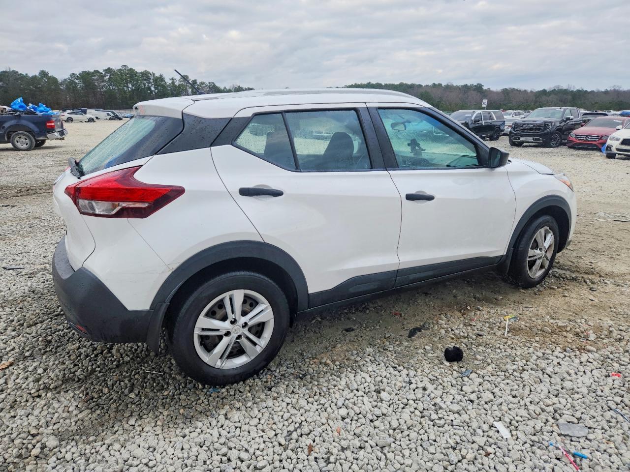 2019 Nissan Kicks S - Image 3