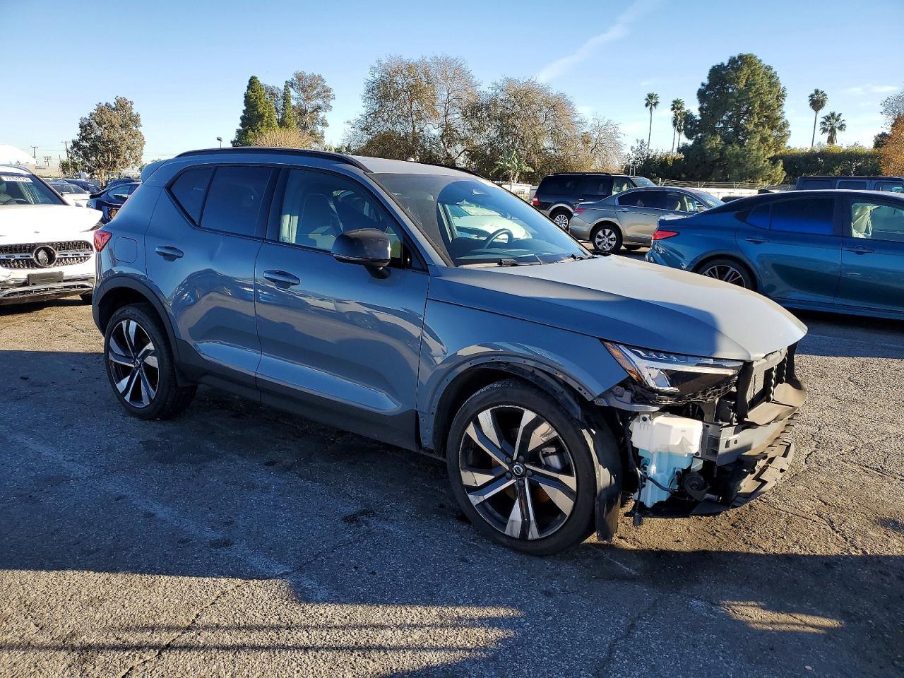 2023 Volvo Xc40 Plus - Image 4