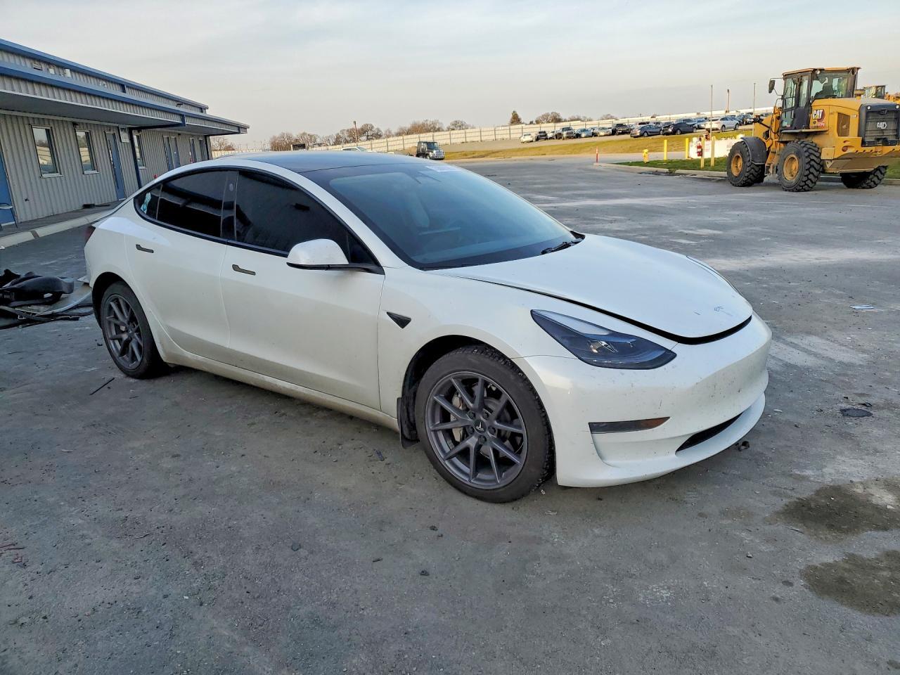 2023 Tesla Model 3 - Фото 4