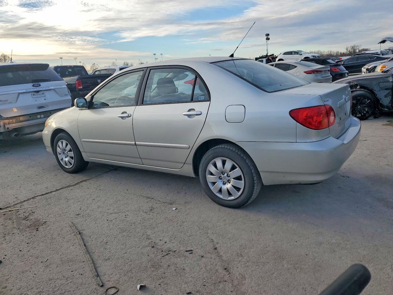 2004 Toyota Corolla Ce - Фото 2