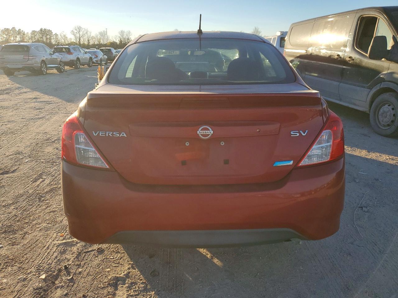 2015 Nissan Versa S - Фото 6