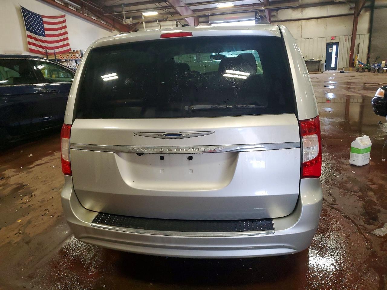 2012 Chrysler Town & Country Touring - Фото 6
