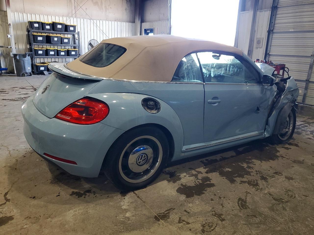 2013 Volkswagen Beetle - Фото 3