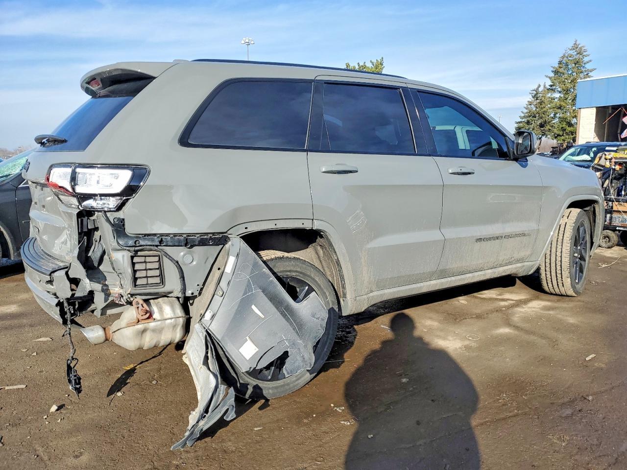 2022 Jeep Grand Cherokee Laredo E - Фото 3