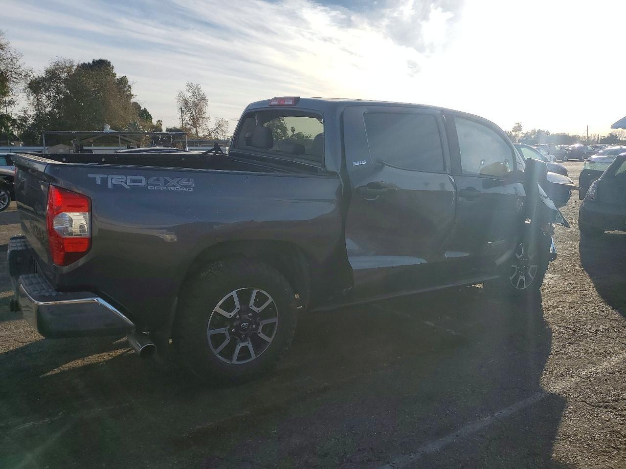 2017 Toyota Tundra Crewmax Sr5 - Image 3