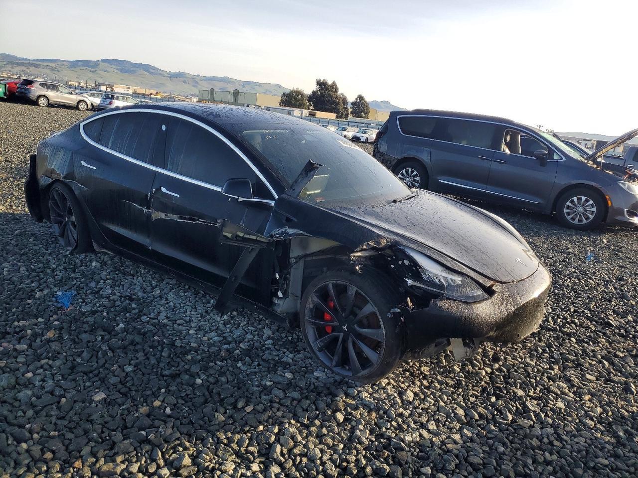 2020 Tesla Model 3 - Фото 4