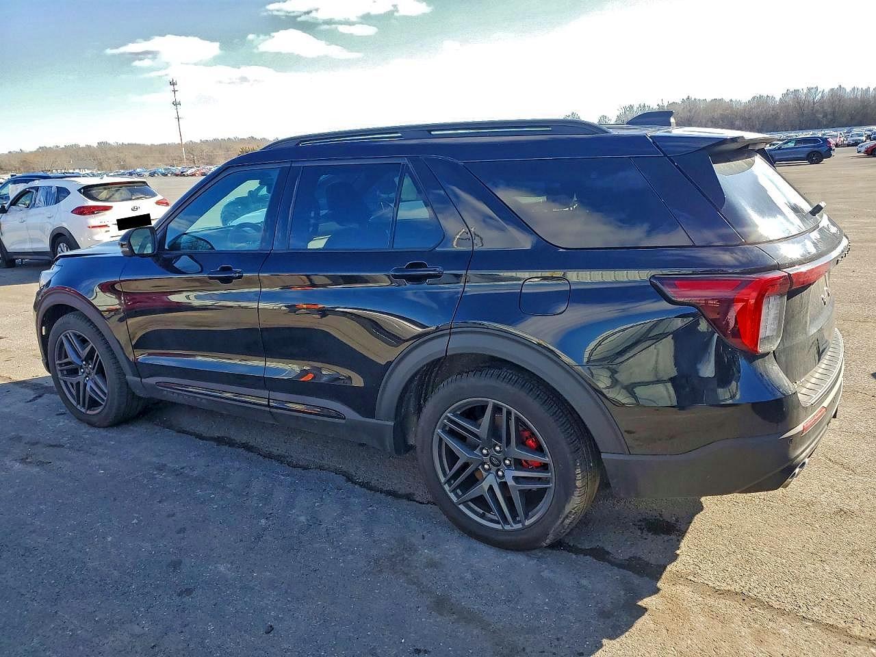 2025 Ford Explorer St - Image 2