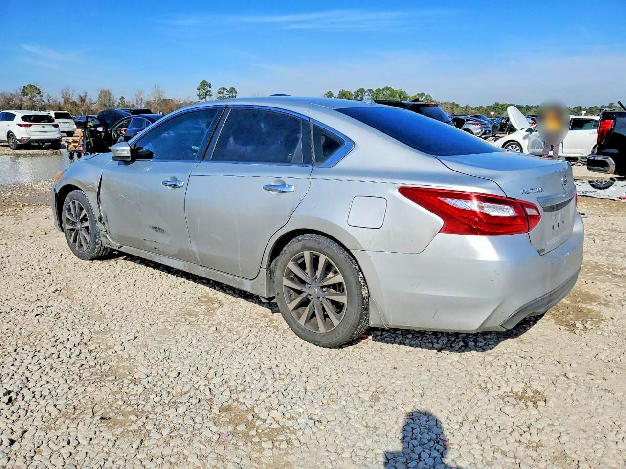 2017 Nissan Altima 2.5 - Image 2