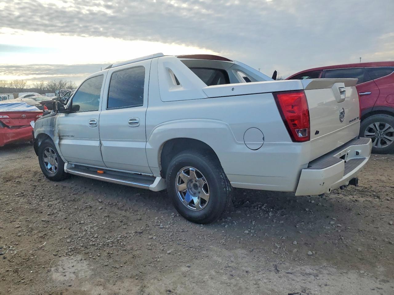 2004 Cadillac Escalade - Image 2