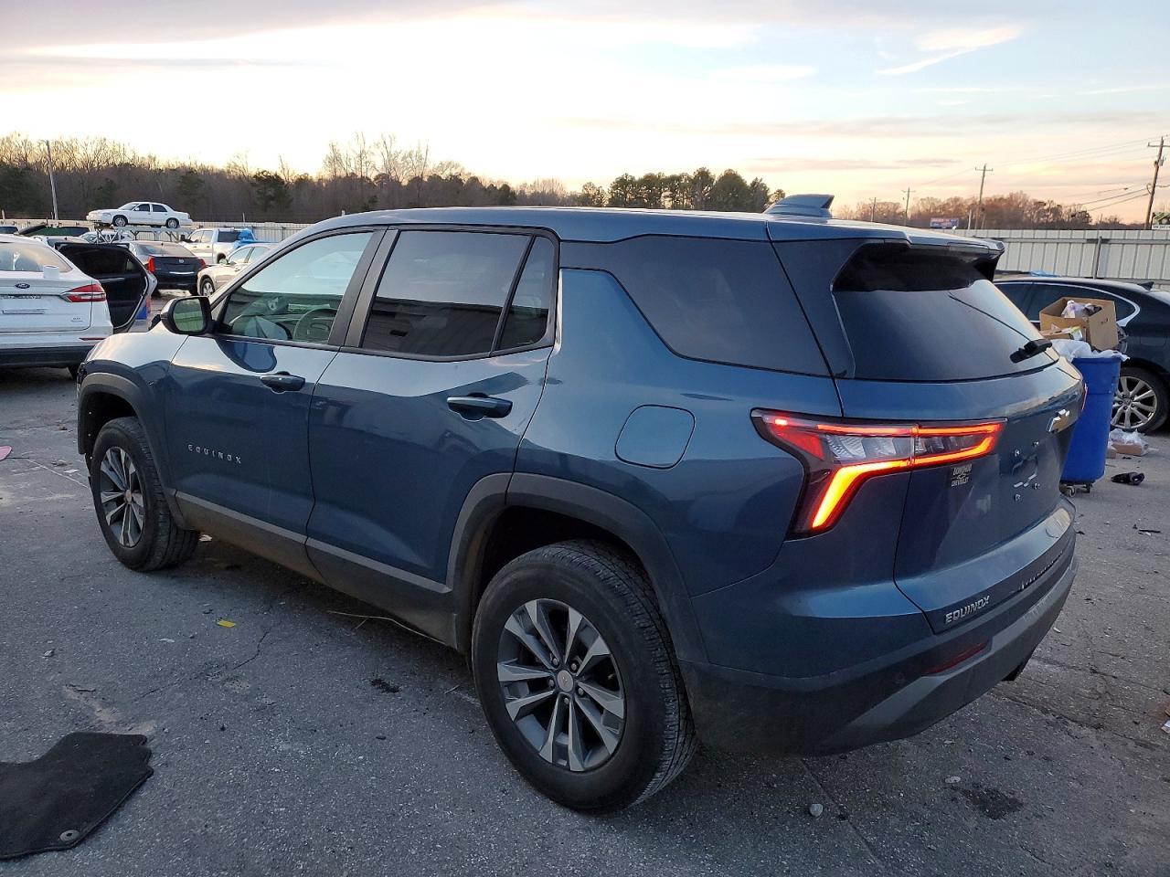 2025 Chevrolet Equinox Lt - Image 2